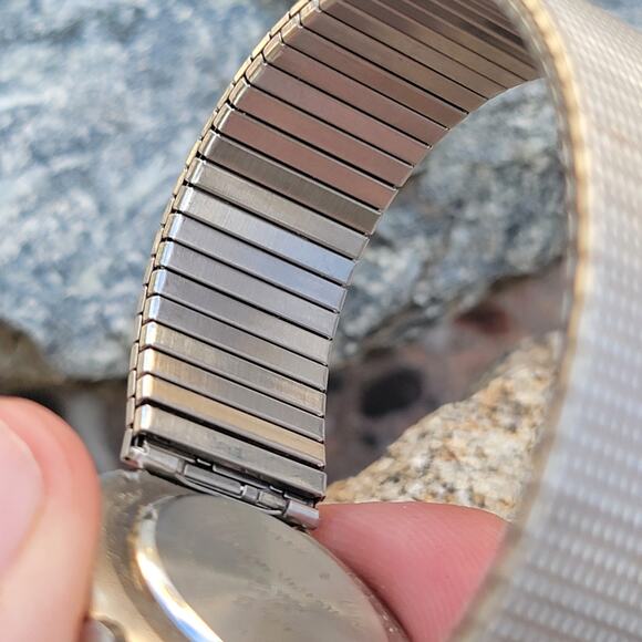 Vintage Watches Sergio Valente Blue Dial Watch Silver Mesh Band Quartz Retro - Picture 5 of 10